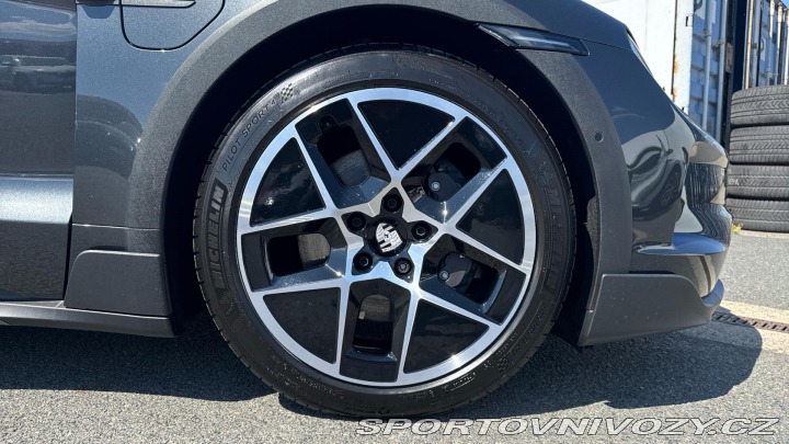 Porsche Taycan 4 Cross Turismo 2025