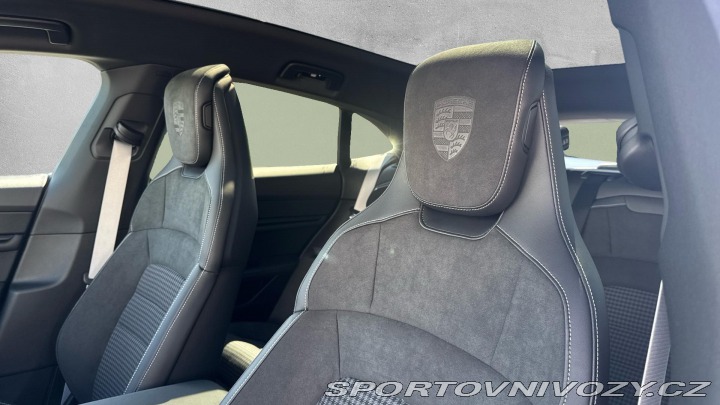 Porsche Taycan 4 Cross Turismo 2025