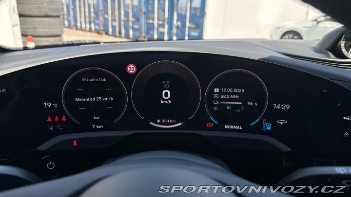 Porsche Taycan 4 Cross Turismo 2025