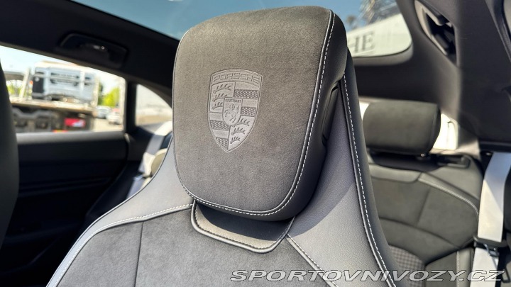 Porsche Taycan 4 Cross Turismo 2025