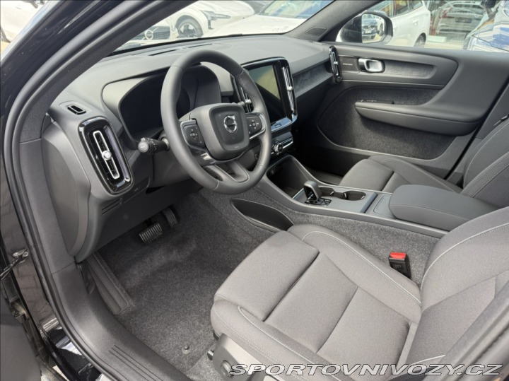 Volvo EC40 0,0 PLUS BLACK ED. SING 2024