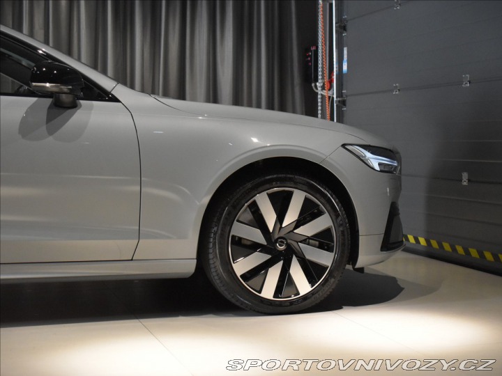 Volvo V90 2,0 T6 Plus Dark 2025