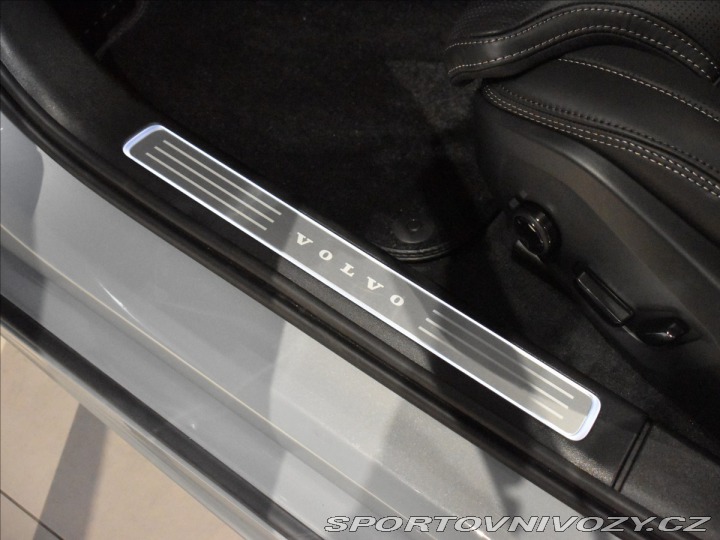 Volvo V90 2,0 T6  Plus Dark 1800