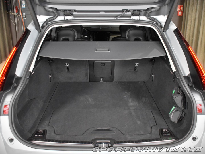 Volvo V90 2,0 T6  Plus Dark 1800