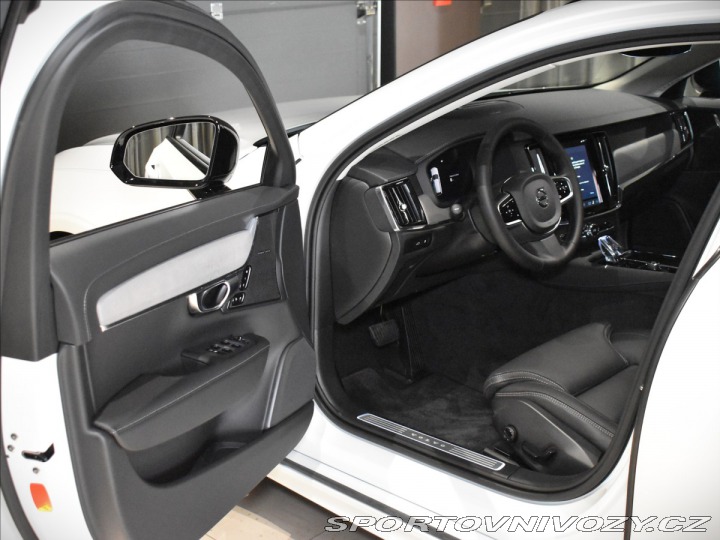 Volvo V90 2,0 T8  Plus Dark 2025