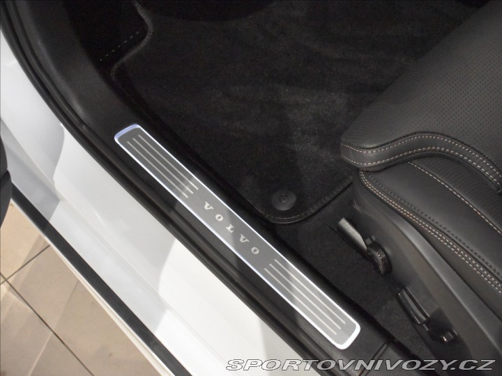 Volvo V90 2,0 T8  Plus Dark 2025