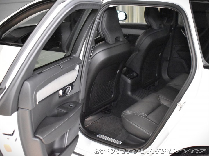 Volvo V90 2,0 T8  Plus Dark 2025