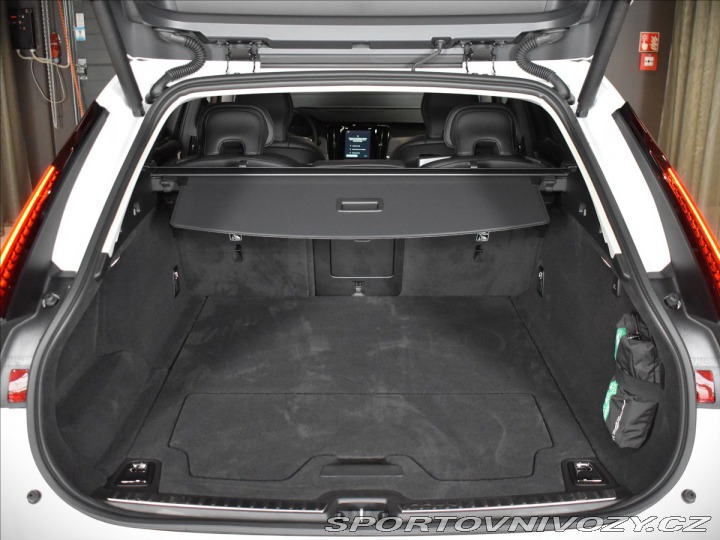Volvo V90 2,0 T8  Plus Dark 2025