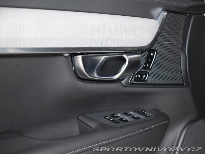Volvo V90 2,0 T8  Plus Dark 2025