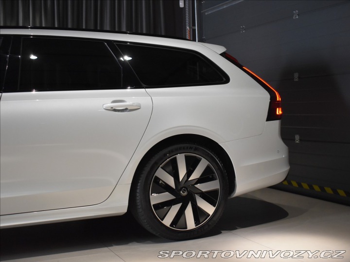 Volvo V90 2,0 T8  Plus Dark 2025