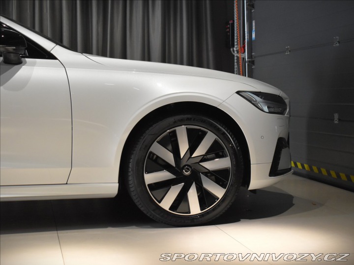 Volvo V90 2,0 T8  Plus Dark 2025