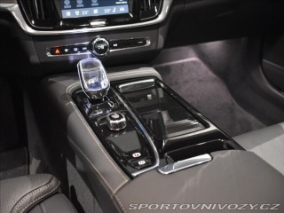 Volvo V90 2,0 T8 Plus Dark 2025