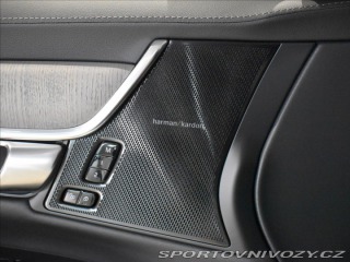 Volvo V90 2,0 T8 Plus Dark 2025