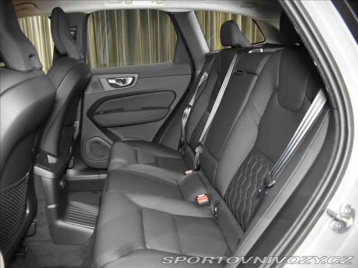 Volvo Ostatní modely XC60 2,0 T6  Plus Dark 2025