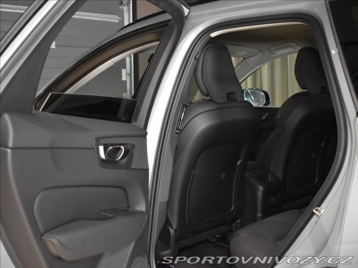 Volvo Ostatní modely XC60 2,0 T6  Plus Dark 2025