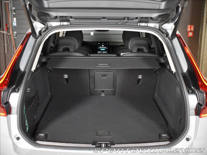 Volvo Ostatní modely XC60 2,0 T6  Plus Dark 2025