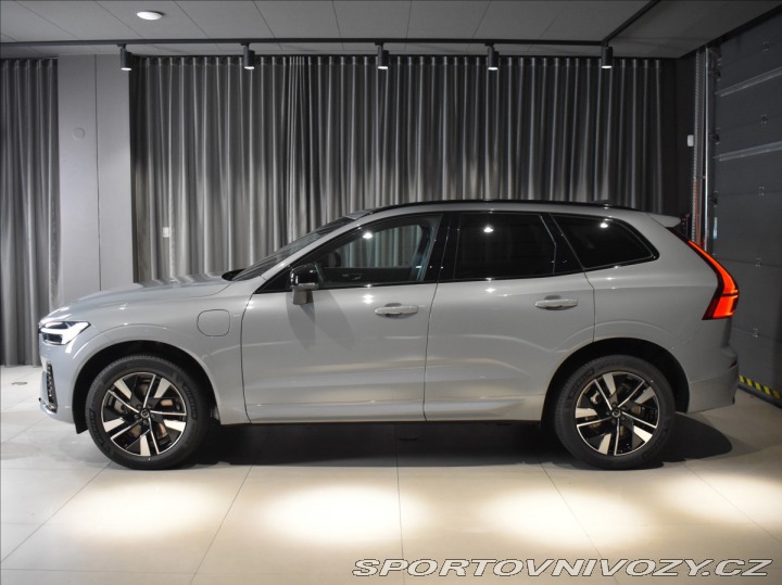 Volvo Ostatní modely XC60 2,0 T6  Plus Dark 2025