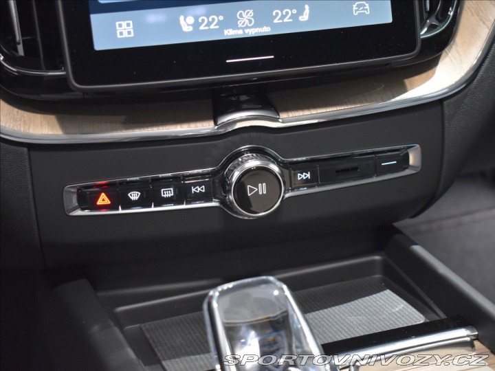 Volvo Ostatní modely XC60 2,0 T6  Plus Dark 2025