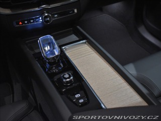 Volvo Ostatní modely XC60 2,0 T6  Plus Dark 2025