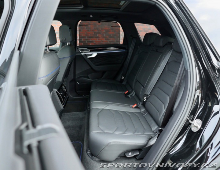 Volkswagen Ostatní modely Touareg  R-line, 3.0 V6 TFSI E-Hy 2023