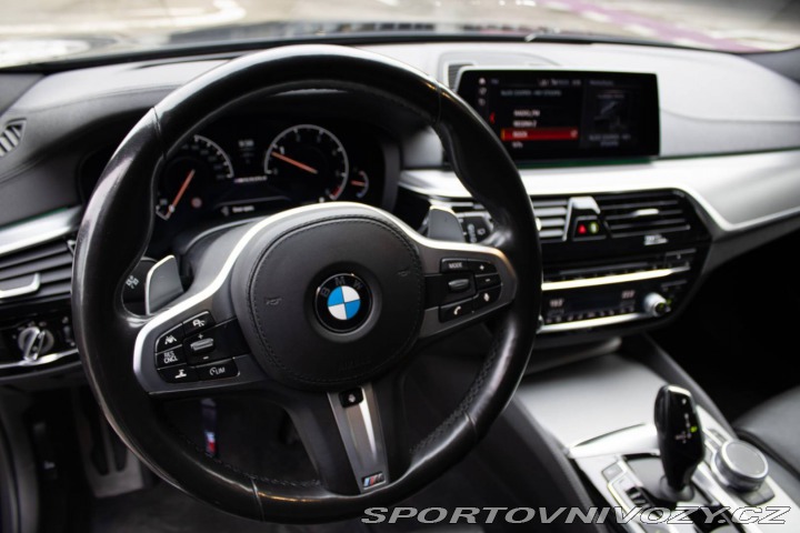 BMW 5 Touring  M550d xDrive A/T 2019