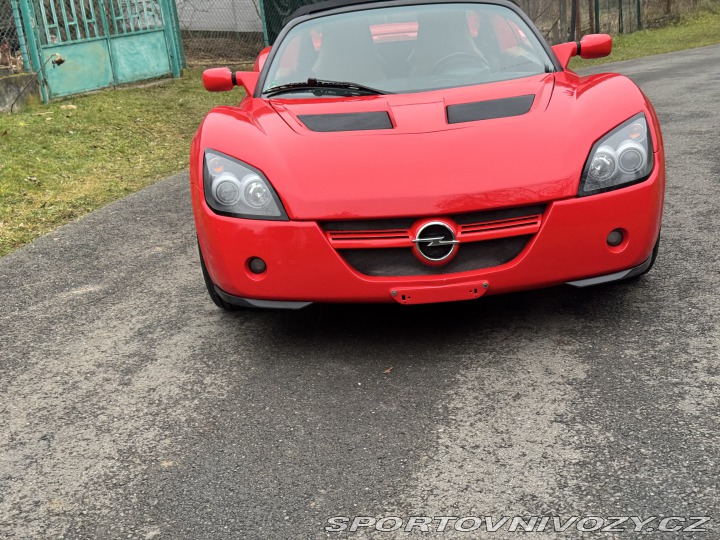 Opel Speedster 2.2 unikátní historie 2001