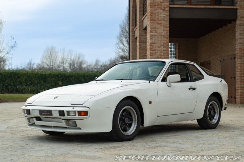 Porsche 944
