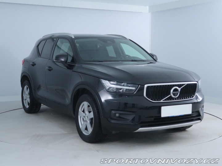 Volvo Ostatní modely XC40 Momentum Pro B5 AWD 2021