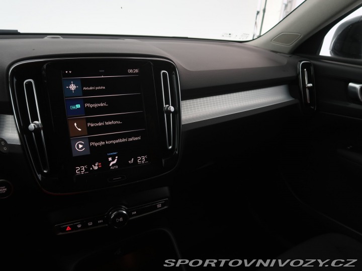 Volvo Ostatní modely XC40 Momentum Pro B5 AWD 2021