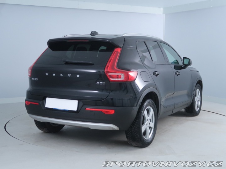 Volvo Ostatní modely XC40 Momentum Pro B5 AWD 2021