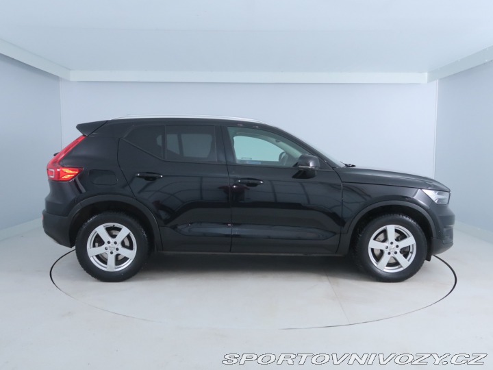 Volvo Ostatní modely XC40 Momentum Pro B5 AWD 2021