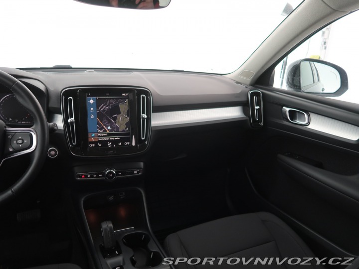 Volvo Ostatní modely XC40 Momentum Pro B5 AWD 2021