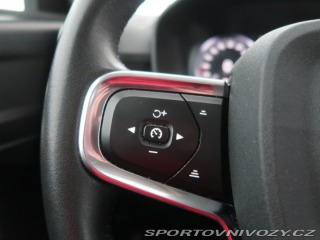 Volvo Ostatní modely XC40 Momentum Pro B5 AWD 2021