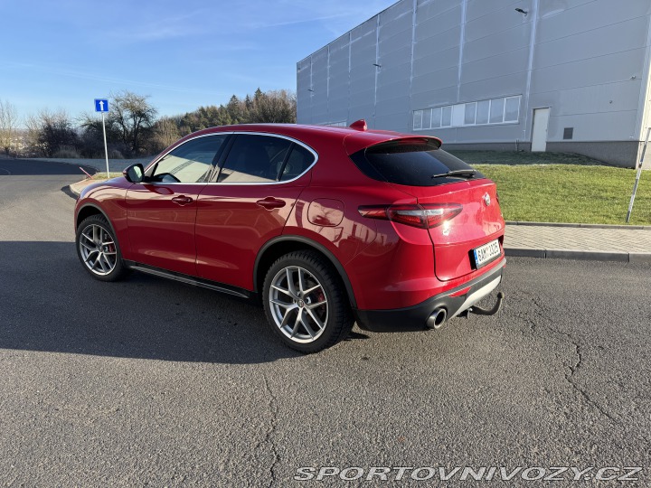 Alfa Romeo Stelvio 2017