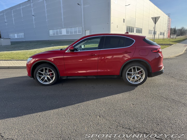 Alfa Romeo Stelvio 2017