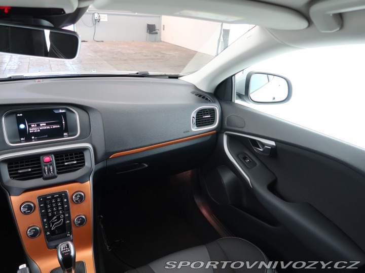 Volvo V40 2.0 D4 2015