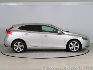 Volvo V40 2.0 D4 2015