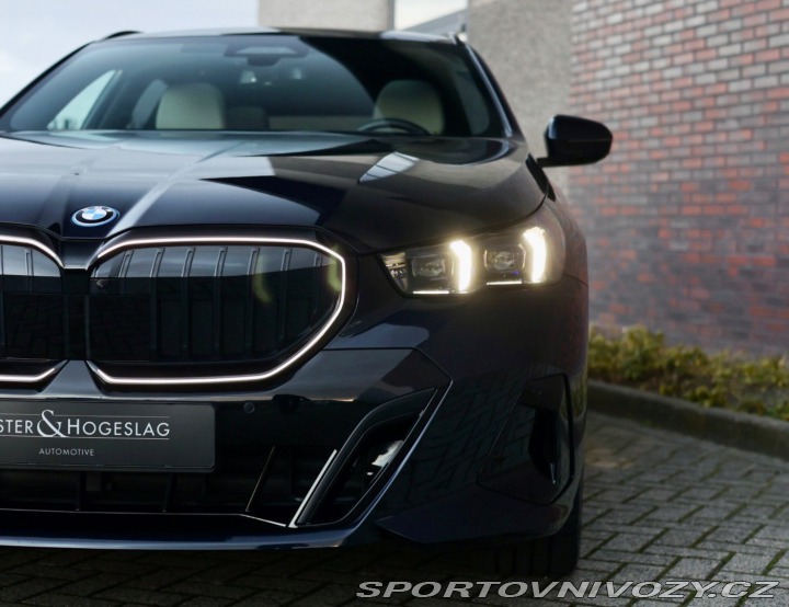 BMW 5 Touring  550e xDrive  | ť 2025