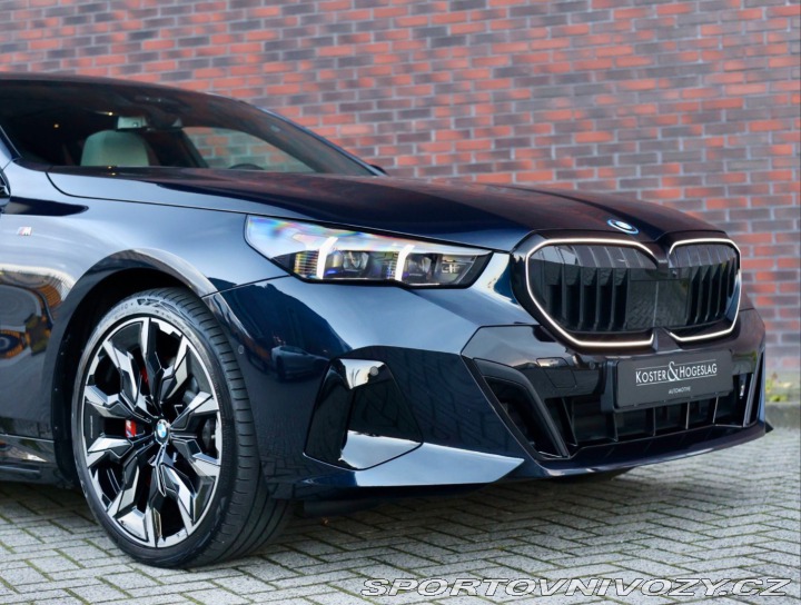 BMW 5 Touring  550e xDrive  | ť 2025