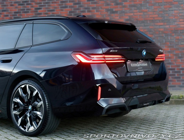 BMW 5 Touring  550e xDrive  | ť 2025