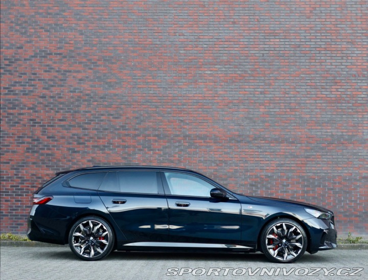 BMW 5 Touring 550e xDrive | ť 2025