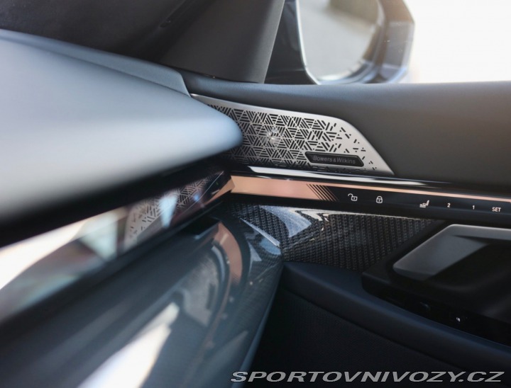 BMW 5 Touring  550e xDrive  | ť 2025