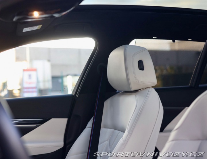 BMW 5 Touring 550e xDrive | ť 2025