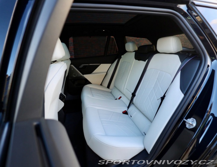 BMW 5 Touring 550e xDrive | ť 2025