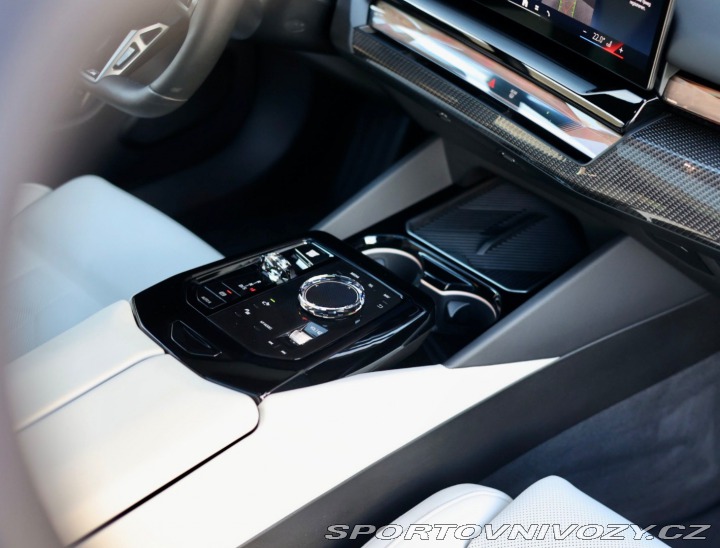 BMW 5 Touring 550e xDrive | ť 2025