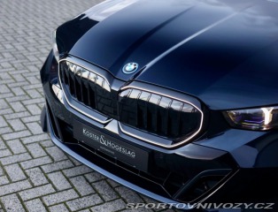 BMW 5 Touring  550e xDrive  | ť 2025