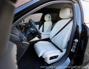 BMW 5 Touring  550e xDrive  | ť 2025