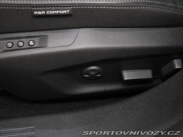 Peugeot 308 1,2 PT 96kW AT GT Paměť M 2024