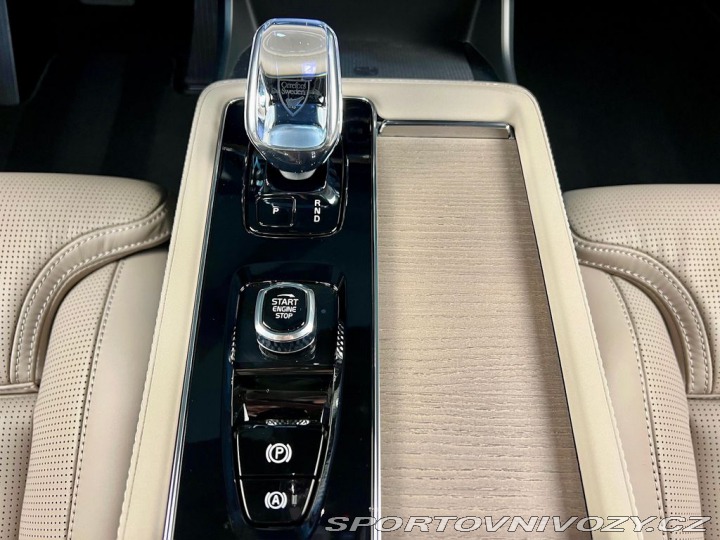 Volvo Ostatní modely XC90 T8 AWD PLUS DARK, VZDUCH, 2026
