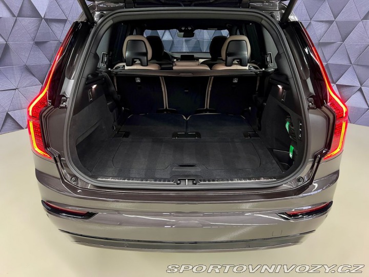 Volvo Ostatní modely XC90 T8 AWD PLUS DARK, VZDUCH, 2026